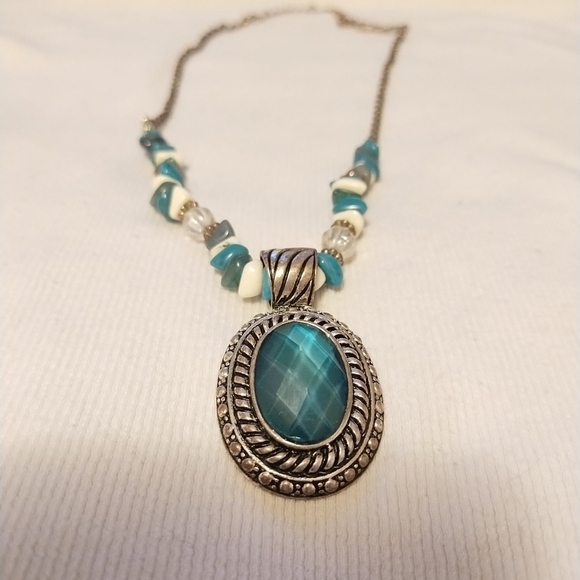 Vintage jewelry lot w/Avon necklaces - Picture 7 of 9